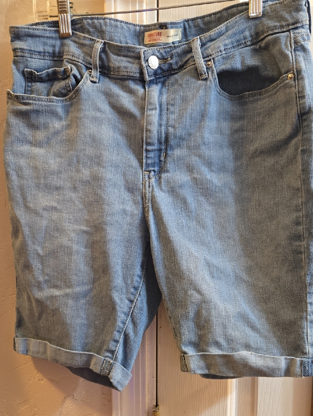 Signature by Levi Strauss Light Blue Denim Rolled-Hem Women's Shorts